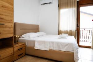 One Bedroom Apartment S