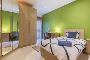 Modern and spacious Seaview Apartment