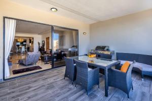 Modern and spacious Seaview Apartment