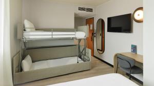 Hotels Campanile Marne la Vallee - Bussy Saint-Georges : Chambre Standard - 1 Lit Queen-Size et 1 Canapé-Lit Superposé