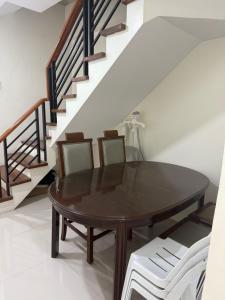 4 stores with rooftop