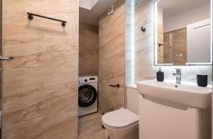 Central Spacious Apartment 204