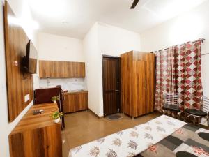 SYL HOTEL IV Four - Deluxe Rooms in Law Gate Phagwara
