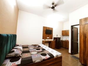 SYL HOTEL IV Four - Deluxe Rooms in Law Gate Phagwara