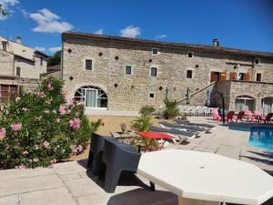 Maisons de vacances Ardeche les cigales gite eglantier avec piscine partagee : photos des chambres