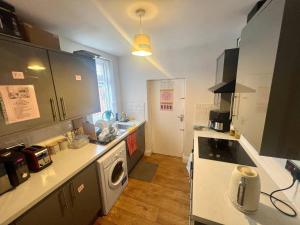 Quiet spacious room in Salford-Samson PLAB