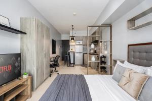 Furnished Studio in Avida Towers Riala, Cebu IT Park with Fast WiFi, Netflix, Pool and More