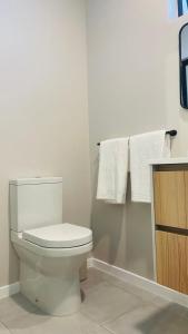 Tranquil Top-Floor in Bryanston