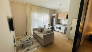 Tranquil Top-Floor in Bryanston