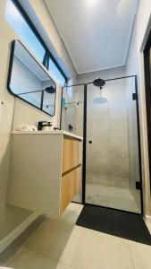 Tranquil Top-Floor in Bryanston