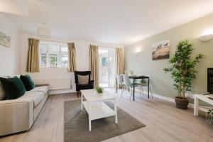 Modern & comfortable 3 bed house