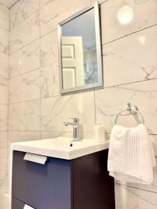 Cobh Retreat Sea & Cathedral Views