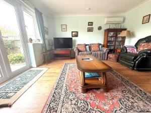 Pass the Keys Hamilton House-Superb location