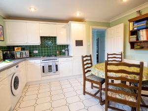 Pass the Keys Hamilton House-Superb location