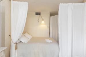 CG Armenonville White