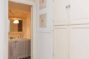 CG Armenonville White