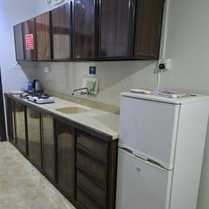 شركة فؤاد علي العزي للشقق المخدومة