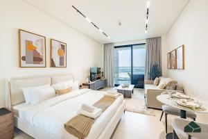 Luxury Studio with Canal View and Jacuzzi by BMS - 4hvězdičkové hotely ve městě Dubaj