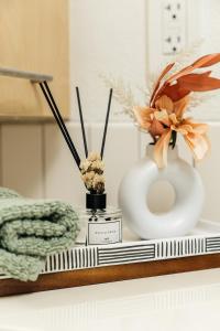 Palm & Vine MODERN COZY LOFT in HOLLYWOOD, FREE Parking