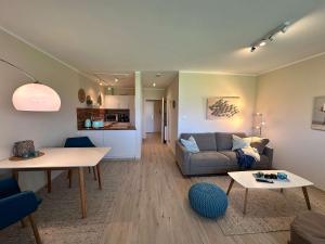 Sky & Sand Homes Oceans Drift I Wohnung unter Reet mit Terrasse am Ordinger Strand