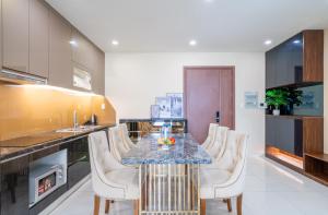 Riverside city center 4 bedroom apartment near Ben Thanh Market free pool