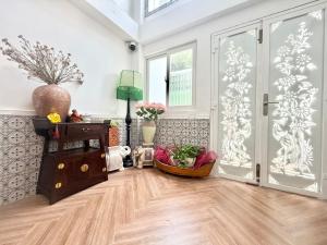 Cherry Blossom Boutique Hotel Entire House Bui Vien