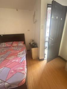 Minimalist Room in Imus Condo with netflix and round-clock Security