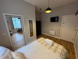 The Willow - Studio 12