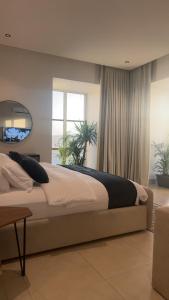 استيديو ملكي مع بلكونة موقف خاص مجانا