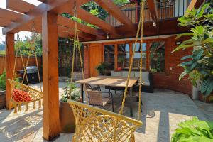 Luxury Tbilisi House with Garden - by Wehost