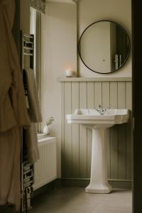 Traditional Highland lodge restored in the spirit of rural living,in a wild landscape - NATURE ADVENTURE NURTURE