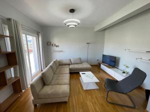 Tomorr View Apartment - Entire Floor with Veranda and Office