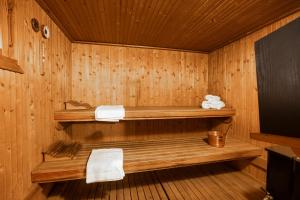 Scenic Lakehouse near Stockholm with Sauna & Jetty