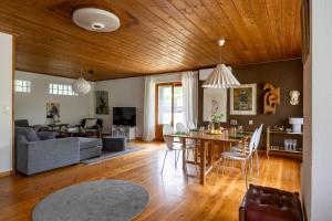 Scenic Lakehouse near Stockholm with Sauna & Jetty