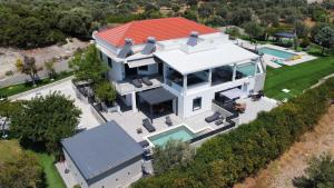 AVENTINE - Luxury Residences with Private Pools