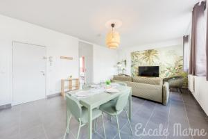 Appartements Escale-marne fr - 001 - RDC - Private Terrace - Free Parking - Free Luggage Storage - Metro 8 Eiffel Tower -All equipped - Linen Included - Washing Machine - Dish Washer - Luxury Mattress 160X200 - Panoramic View - From 1 to 4 guests : photos des chambres