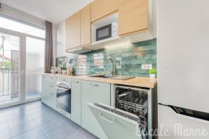 Appartements Escale-marne fr - 001 - RDC - Private Terrace - Free Parking - Free Luggage Storage - Metro 8 Eiffel Tower -All equipped - Linen Included - Washing Machine - Dish Washer - Luxury Mattress 160X200 - Panoramic View - From 1 to 4 guests : photos des chambres