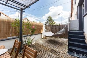 Appartements Escale-marne fr - 001 - RDC - Private Terrace - Free Parking - Free Luggage Storage - Metro 8 Eiffel Tower -All equipped - Linen Included - Washing Machine - Dish Washer - Luxury Mattress 160X200 - Panoramic View - From 1 to 4 guests : Appartement Deluxe