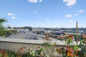 Stylish 2 Bedroom flat with terrace and balcony near Stade de France