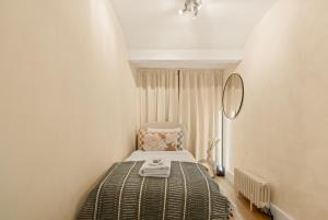 Charming 2BR Garden Flat in Central London