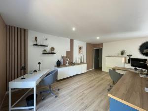 Villa moderne à Soustons avec piscine chauffée, 3 chambres et cuisine extérieure, animaux acceptés - FR-1-379-167