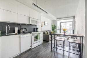 48th Floor CN Tower and Lake Ontario View 1 Bedroom plus Den Condo Iceboat Terrace Downtown Toronto