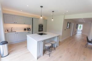 York - Entire Holiday Home with parking and garden