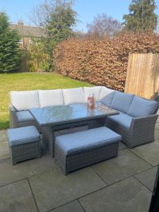 York - Entire Holiday Home with parking and garden