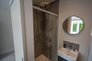 York - Entire Holiday Home with parking and garden