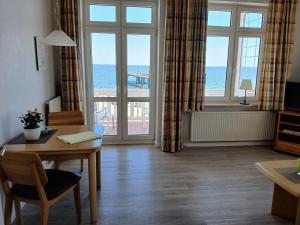 Gaestehaus-Gorch-Fock-Wohnung-6-mit-direktem-Meerblick