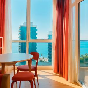 Modern 1BR Apartment with Kitchen, Balcony Sea View