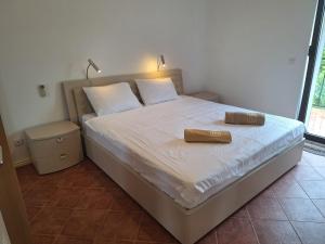 Kumbor sunny port with shared pool