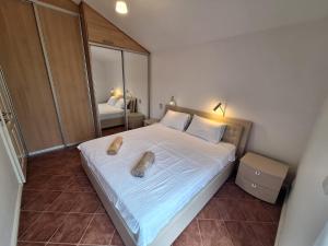 Kumbor sunny port with shared pool