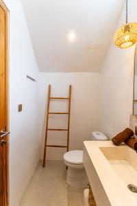 Villa Jala, Nyang Nyang